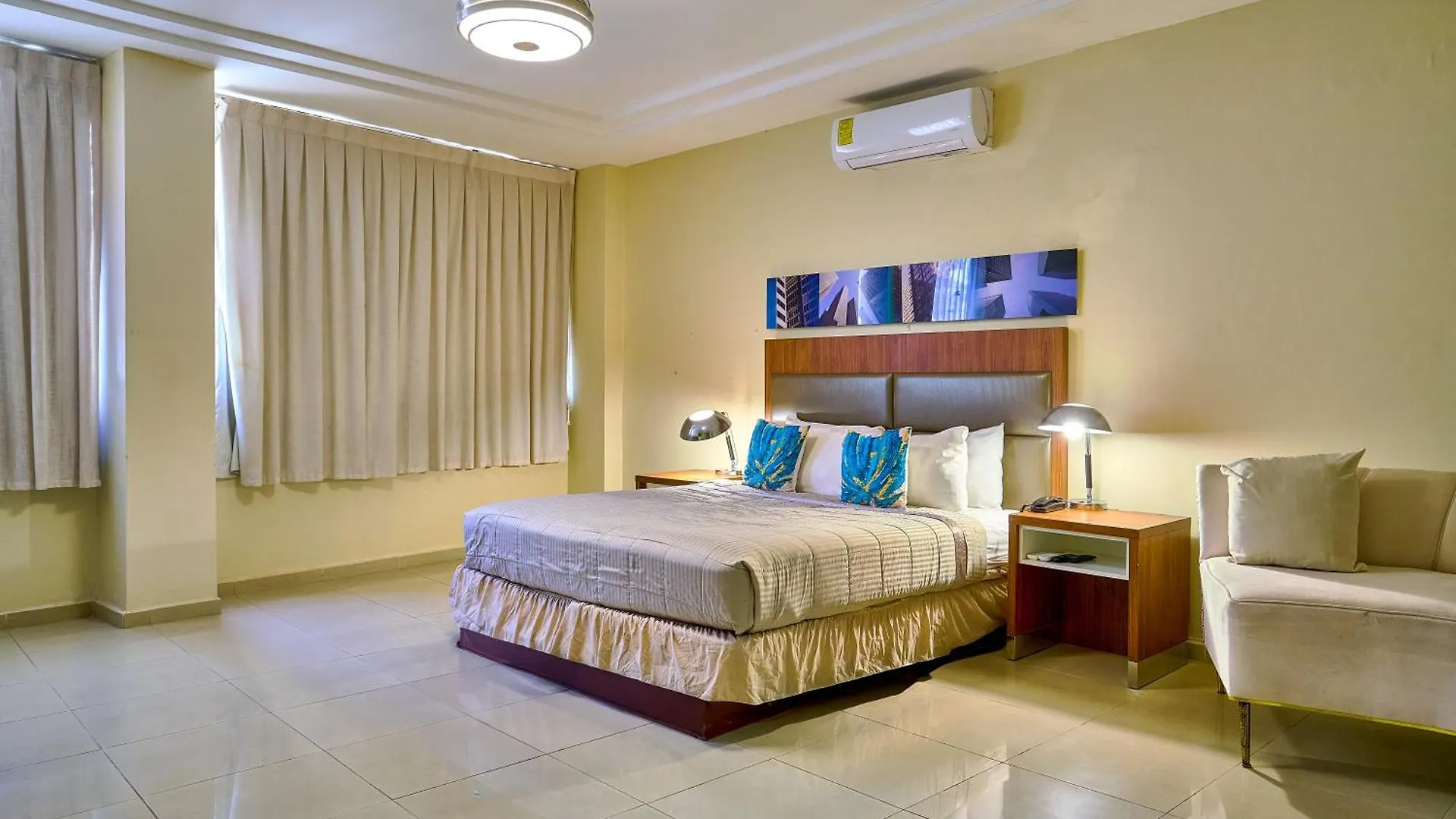 Hotel Libertad At Historic Main Street Santo Domingo