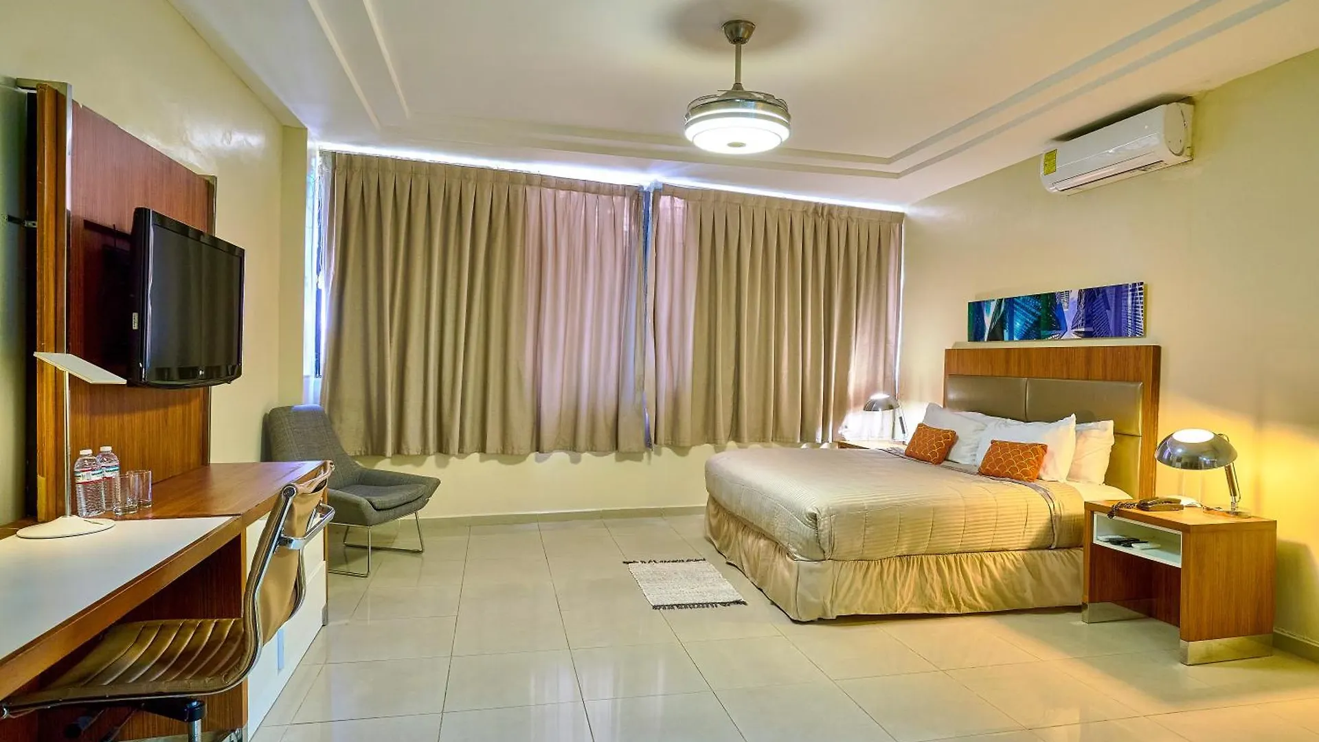 Hotel Libertad At Historic Main Street Santo Domingo Dominik Cumhuriyeti